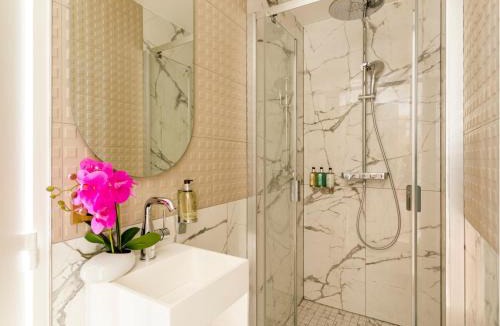 Quartier de la Porte-Saint-Denis Apartment | Merveil - Luxury Suite - Marais - Poissonniere