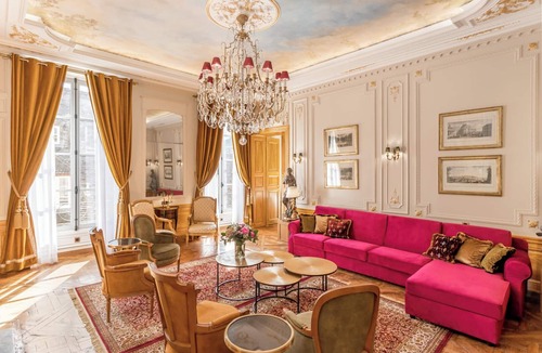 3rd Arrondissement Apartment | Merveil Signature Suite - Marais Braque