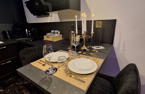 Miniac-Morvan Apartment | Mes petits secrets love room in Miniac-Morvan with private Jacuzzi