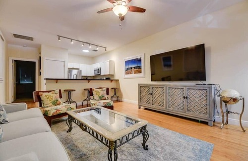 Historic Seaport Apartment | Mesa House Uno - One block from Duval St