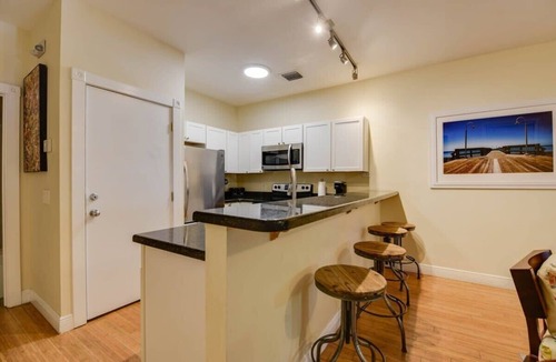 Historic Seaport Apartment | Mesa House Uno - One block from Duval St