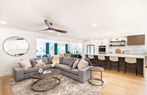 Fountain of the Sun House | Mesa Retreat Quiet, Stylish Desert Escape + Golf