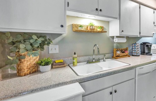 College Station Apartment | Mesa Verde: Great Location/Comfy King Beds