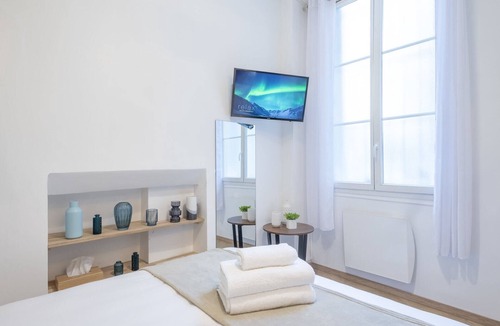 Arts-et-Metiers Apartment | Meslay - Two Bedroom Apartment, Sleeps 4