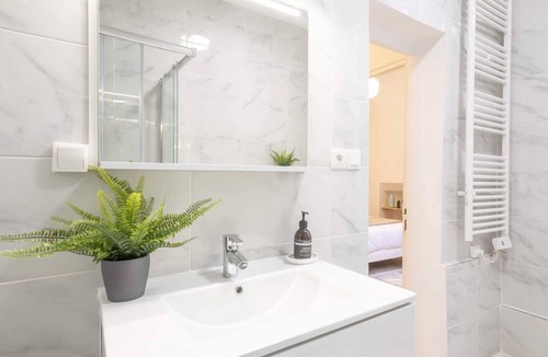 Arts-et-Metiers Apartment | Meslay - Two Bedroom Apartment, Sleeps 4
