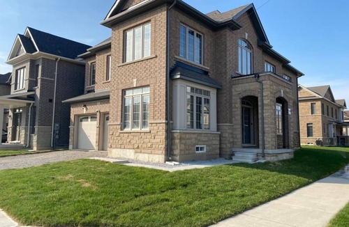 Mount Pleasant House | Mesmerizing 6 Bed 3.5 Bath Home - Open Concept Kitchen Living Dining & Parkings