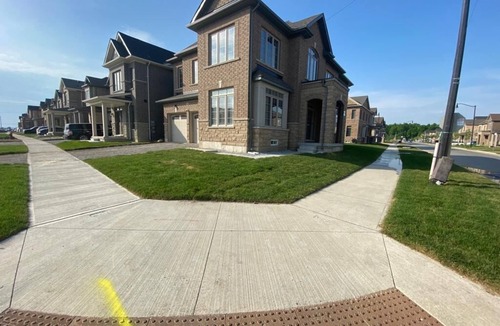 Mount Pleasant House | Mesmerizing 6 Bed 3.5 Bath Home - Open Concept Kitchen Living Dining & Parkings