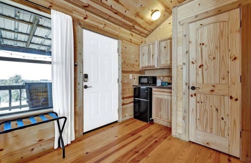 Fredericksburg Cabin | Mesquite Cabin Peaceful Hill Country Views!