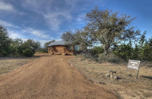 Fredericksburg Cabin | Mesquite Cabin Peaceful Hill Country Views!