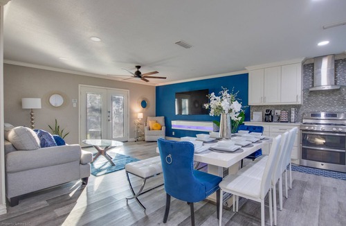 Mesquite House | Mesquite Manor Near Dallas Garage BBQ Yard