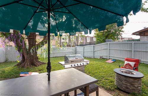 Mesquite House | Mesquite Manor Near Dallas Garage BBQ Yard