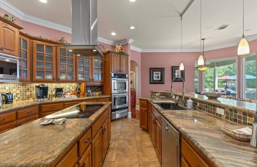 Cedar Creek House | Mesquite Retreat: Close to Austin and COTA: Fun, Family, and Friends,