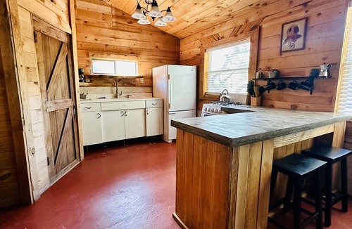 Solomon Cabin | Mesquite RetreatnPima, Arizona