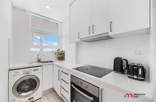 Kirribilli Apartment | MetaWise Harbour View Studio Kirribilli