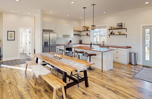 Pateros House | Methow River Ranch home with river access & beautiful deck - dog-friendly