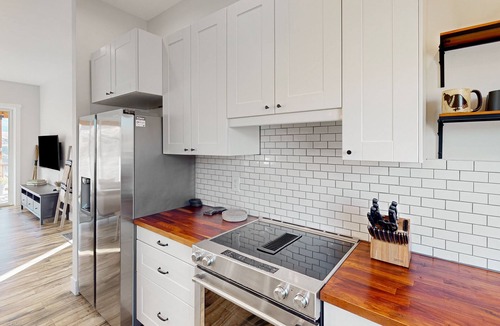 Pateros House | Methow River Ranch home with river access & beautiful deck - dog-friendly