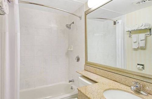 Methuen Hotel | Methuen Inn and Conference Center