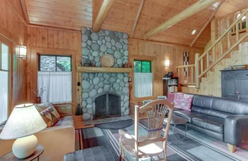 Camp Sherman House | Metolius Cabin 6