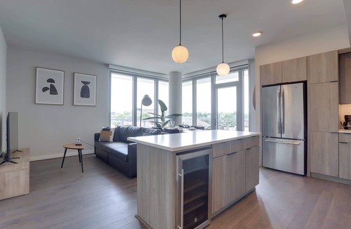 Clarendon Apartment | Metro-Connected Clarendon Stay