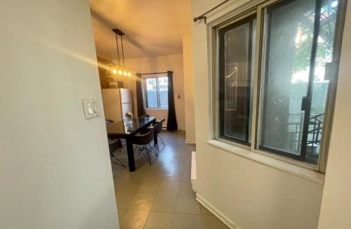 Mile End House | METRO LASALLE 12min from DTOWN Room B