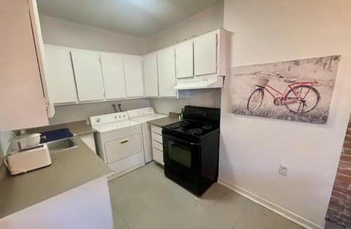 Mile End House | METRO LASALLE 12min from DTOWN Room B