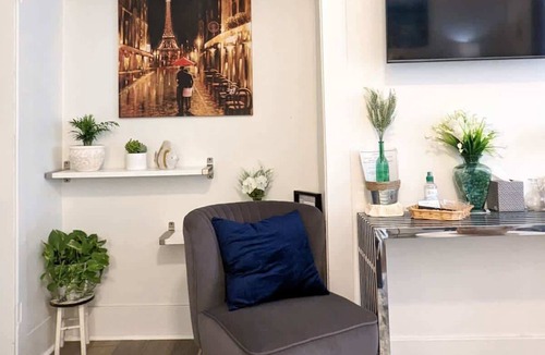 Downtown Long Beach Condo | Metro Paris- Elegant French Themed