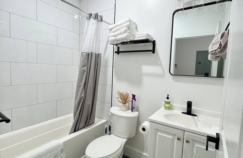 Newark Apartment | MetroElite 3BR/2 bath Suites/Metlife/EWR&Access to NYC