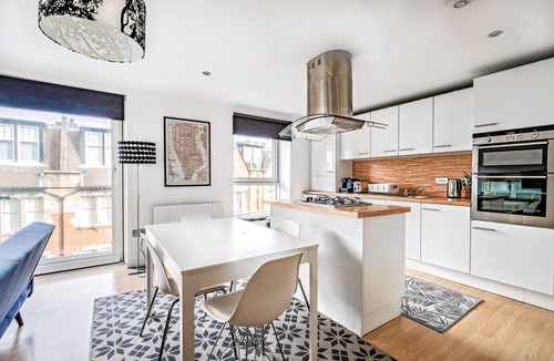 City Centre Glasgow Apartment | Metropole Apartment - Parking available