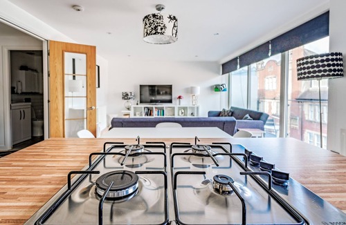 City Centre Glasgow Apartment | Metropole Apartment - Parking available