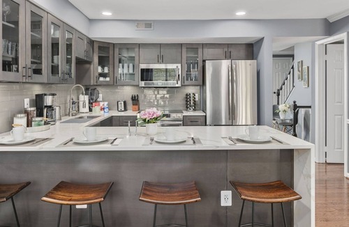 Countryside House | Metropolis: Charming Townhome 40 Min from DC