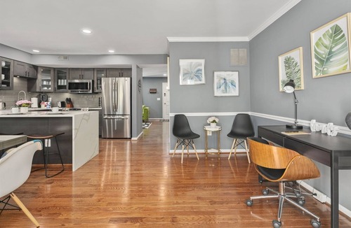 Countryside House | Metropolis: Charming Townhome 40 Min from DC