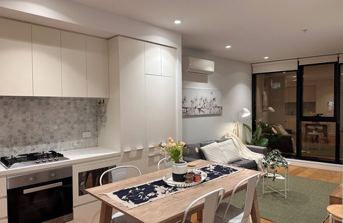 Box Hill Apartment | Metropolitan Oasis, 2B1B Apartment Box Hill