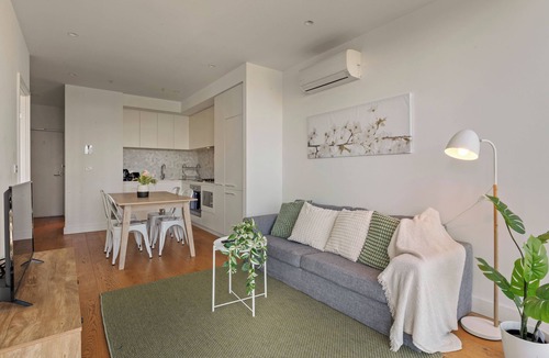Box Hill Apartment | Metropolitan Oasis, 2B1B Apartment Box Hill