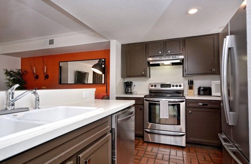 Downtown Austin Condo | Metropolitan Suite 2 Bedrooms