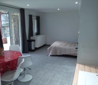 Sotteville-les-Rouen Apartment | Meublé avec cour
