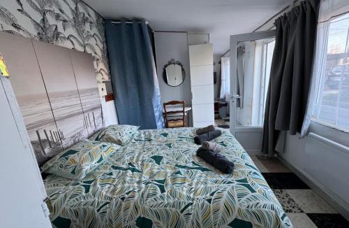 Celles-sur-Belle Apartment | Meublé Chic AJACQUEE