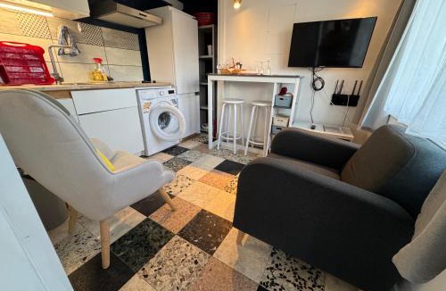 Celles-sur-Belle Apartment | Meublé Chic AJACQUEE