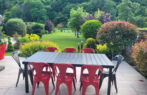 Les Hautes-Rivieres House | Meublé de tourisme* La Rivire. Sleeps 8.