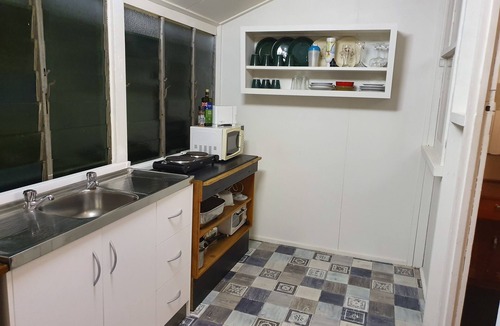 Mount Morgan House | Meyenburg unit 2, fully self contained private unit, 2 DBs, 4pax