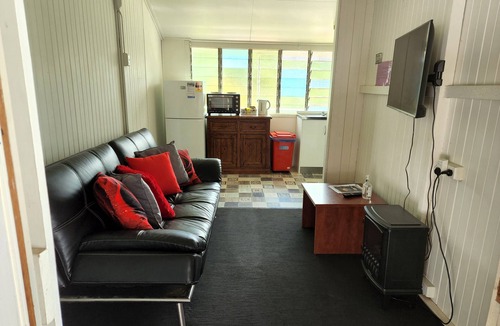 Mount Morgan House | Meyenburg unit 2, fully self contained private unit, 2 DBs, 4pax