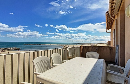 Carnon-Plage Apartment | Mezzanine beach apartment, renovated, includes wifi