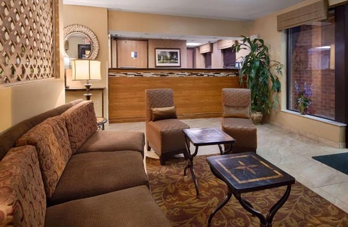 Monmouth Junction Hotel | MHO INN and SUITES