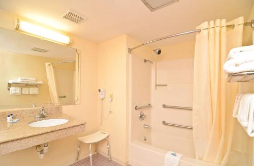 Monmouth Junction Hotel | MHO INN and SUITES