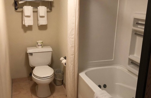 Monmouth Junction Hotel | MHO Inn & Suites