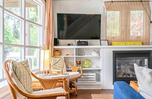 Crystal Beach Cottage | Mi Casa Es Su Casa - Air conditioning, Sleeping for 8, Dishwasher, Laundry