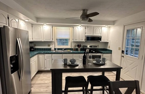 Burdett House | Mi Casa Tu Casa: Lakeview, Hot Tub, Pets, Walk to Wineries