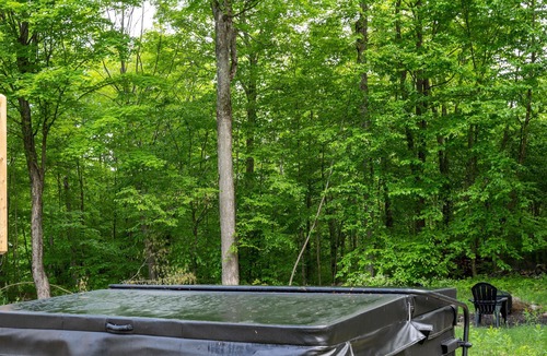 Pine Hill Cabin | Mia Cabin; leschalets.com