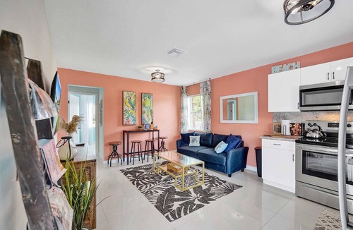 West Little River Apartment | Miami Art Deco Style Unit With Hot Tub