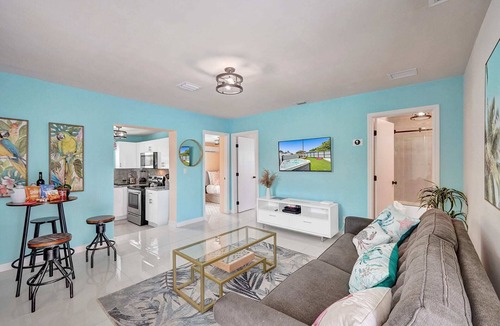 West Little River Apartment | Miami Art Deco Style Unit With Hot Tub