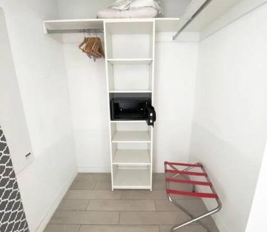 Hallandale Beach Apartment | Miami Beach Apartment 2B/1B